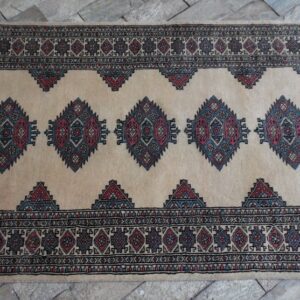 Tapete Lahore  280 pontos cód. 400-01970 1,61x0,92=1,48m²